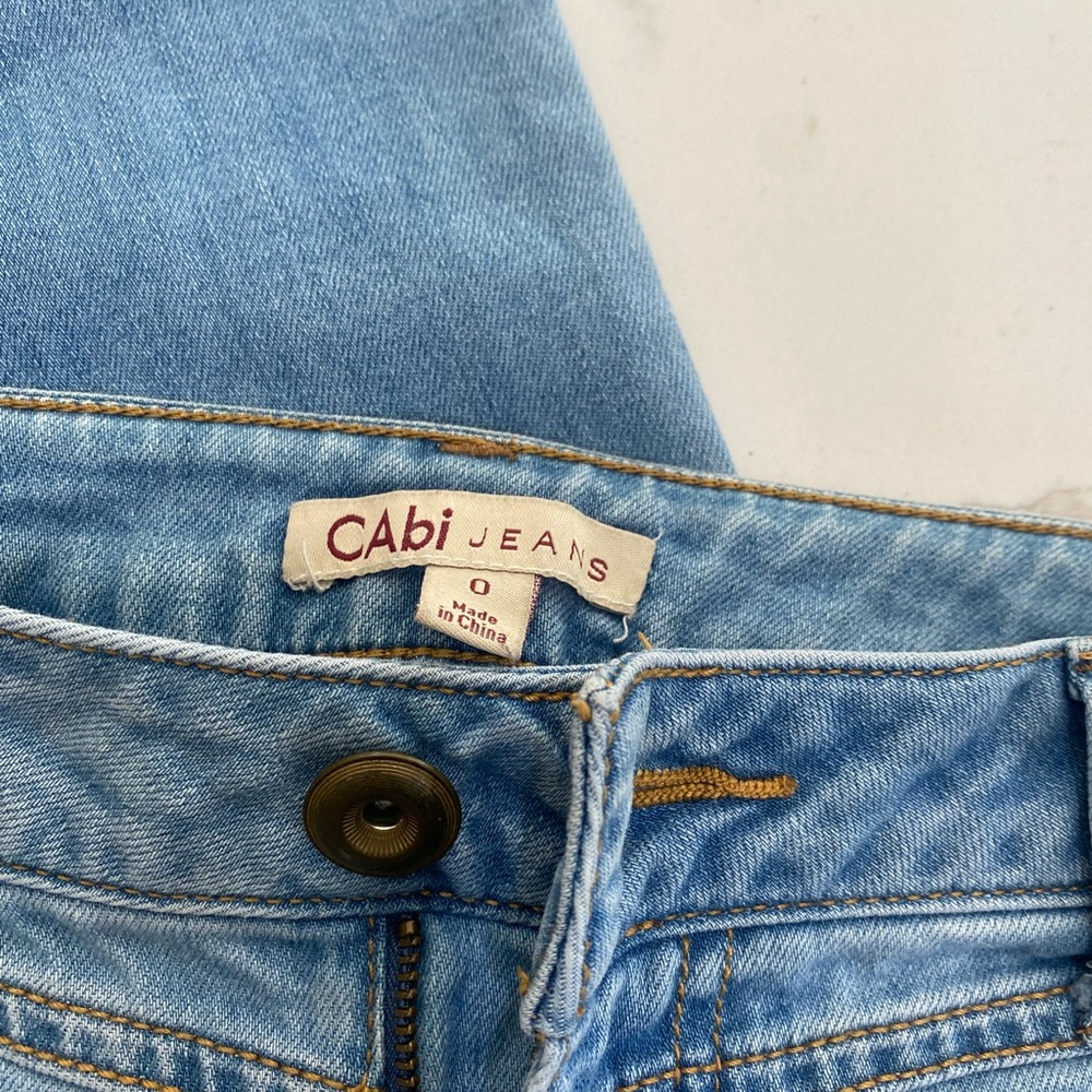 CAbi Malibu Flair Light Blue Straight Leg Jeans. Womens Size 0 - Picture 4 of 5